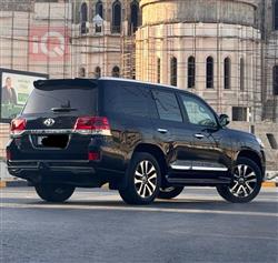 تۆیۆتا لاند کروزەر